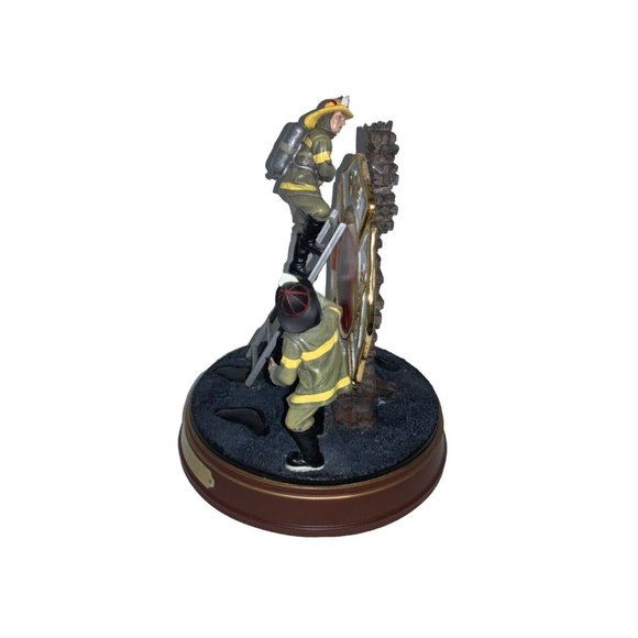 Bradford Exchange Firemen " Heroes At Work " Limited Firefighter Series Figurine - Picture 5 of 9